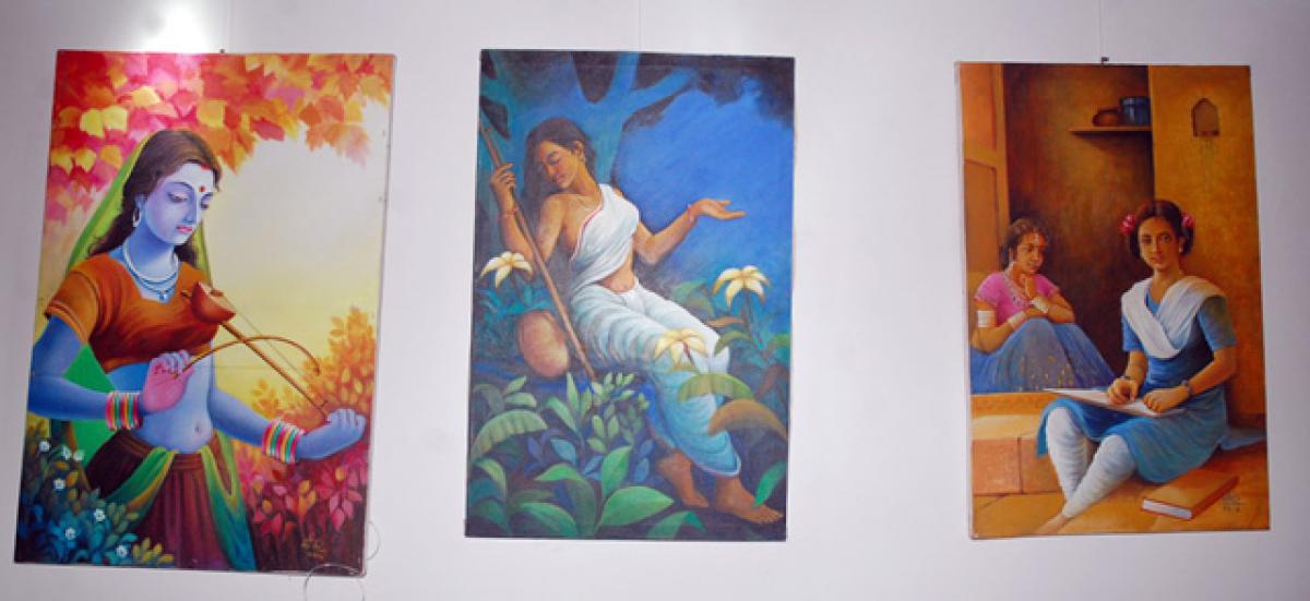 Art lovers admiringly looking at the paintings on display at a group art show at Aakriti Art Gallery in Vijayawada on Saturday (Hans Photo N Kishore) 